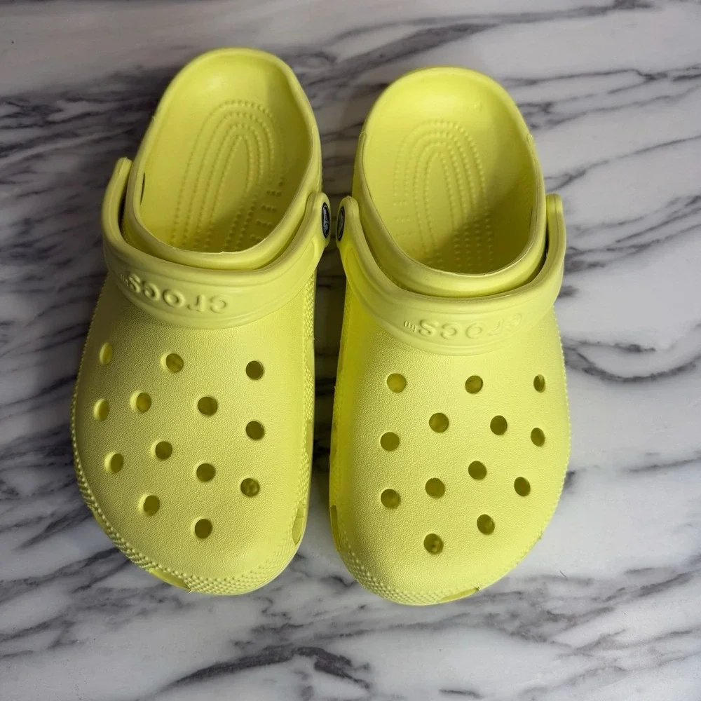 Crocs Classic Clog Slip On Shoes Neon Yellow Men's 6 Women's 8 Water Friendly